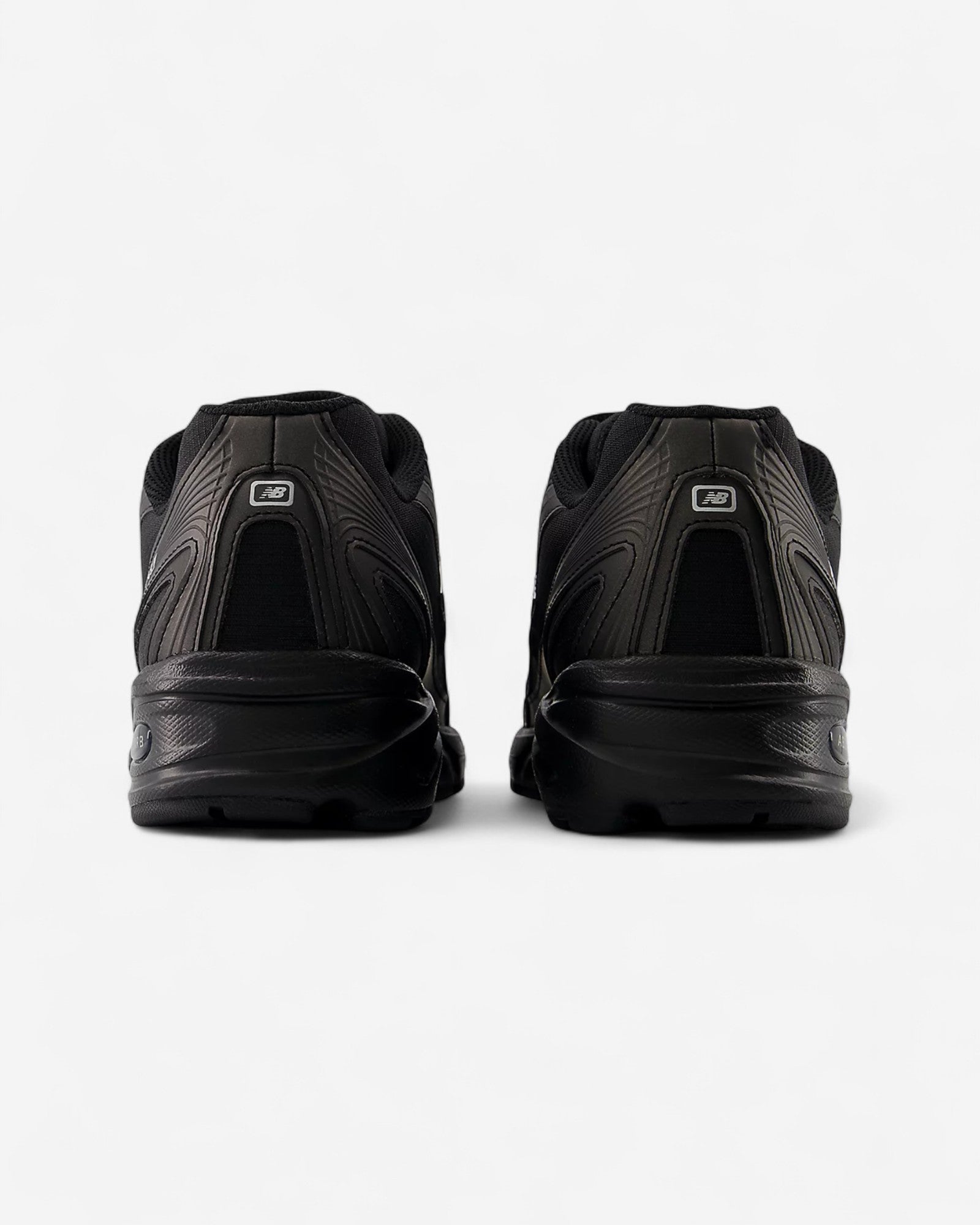 New Balance 740 Black Grey