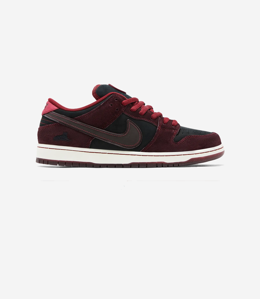 Nike SB Dunk Low Riot Skateshop