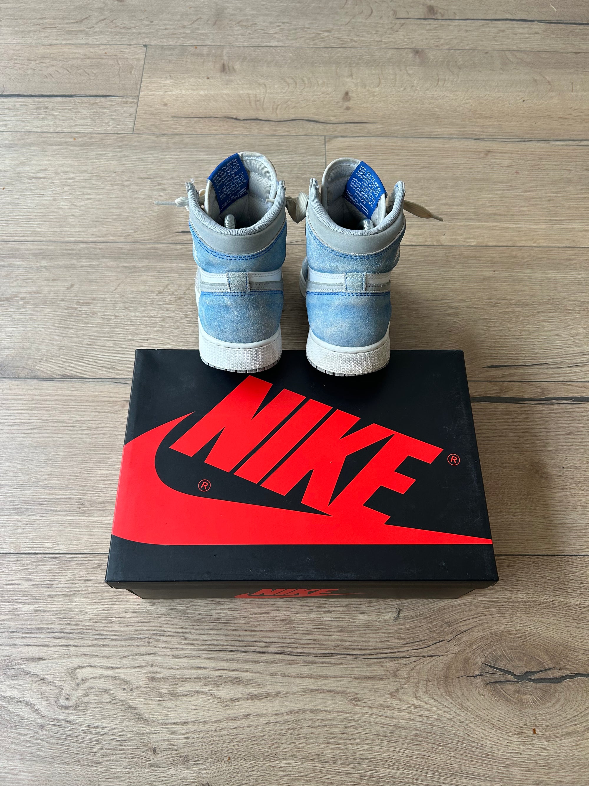 Air Jordan 1 Hyper Royal - 40