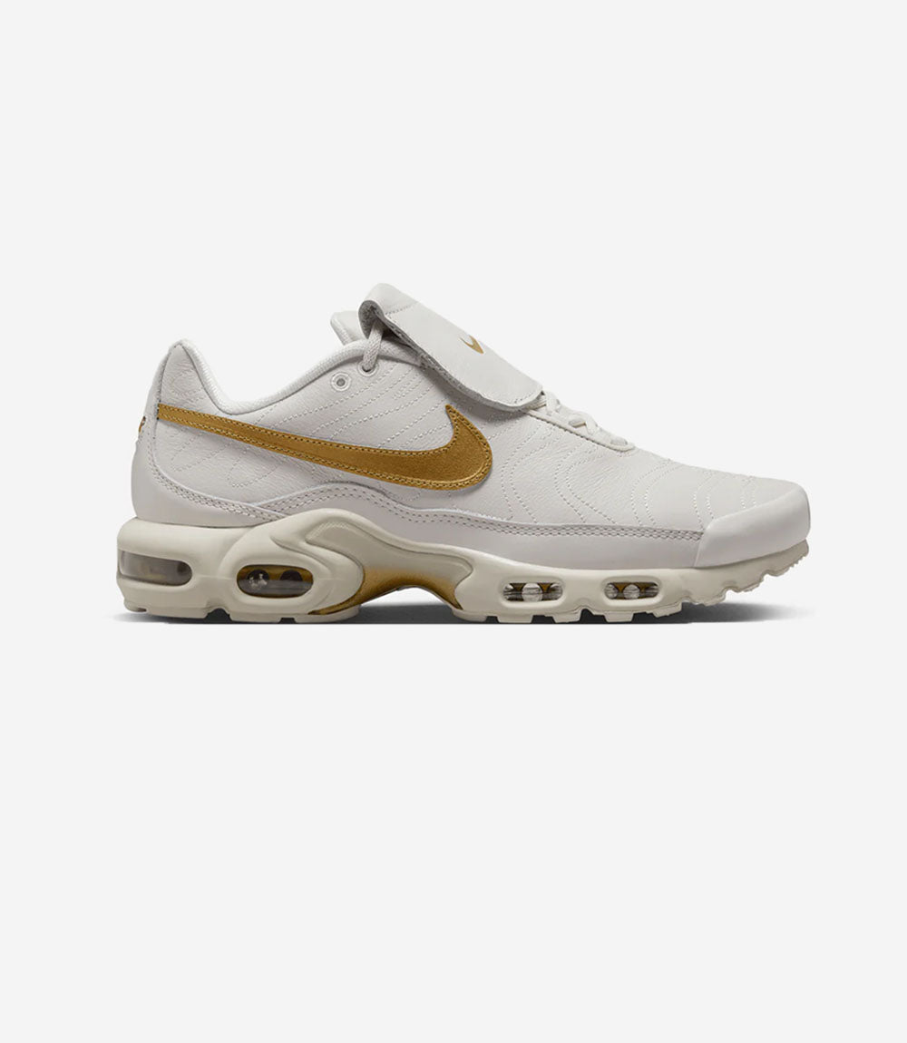 basket-sneakers-NIKE-Nike Air Max Plus Tiempo Metallic Gold-