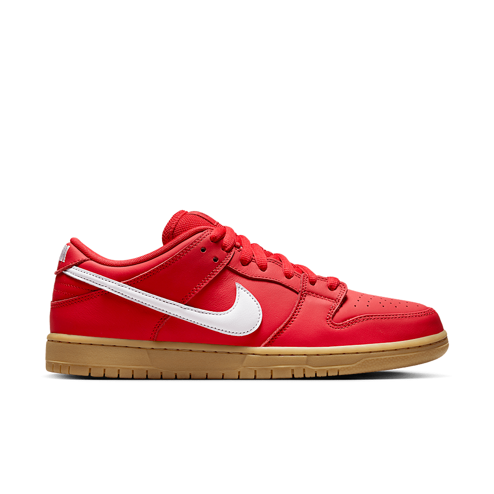 basket-sneakers-NIKE-Nike SB Dunk Low University Red Gum-