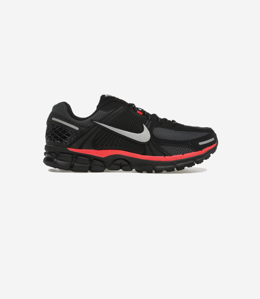 basket-sneakers-NIKE-Nike Zoom Vomero 5 Black Metallic University Red-
